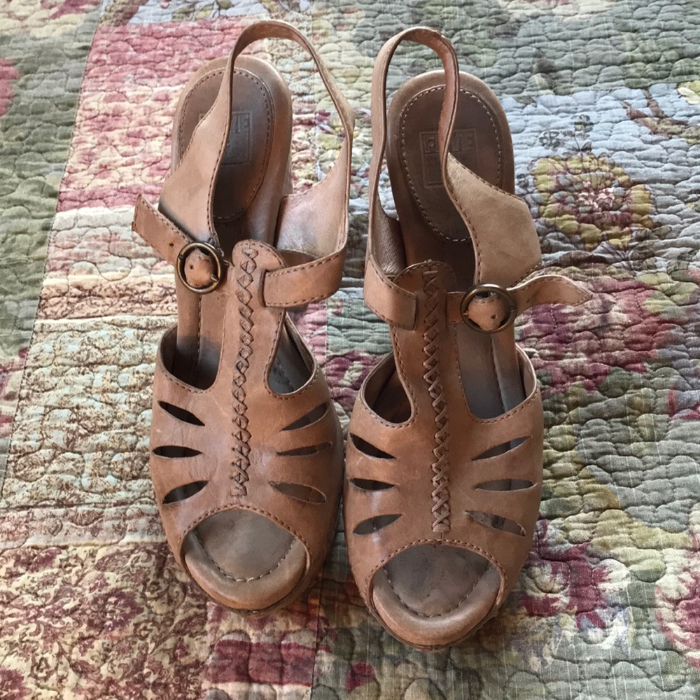 Frye Fran X-Stitch Platform Sandals